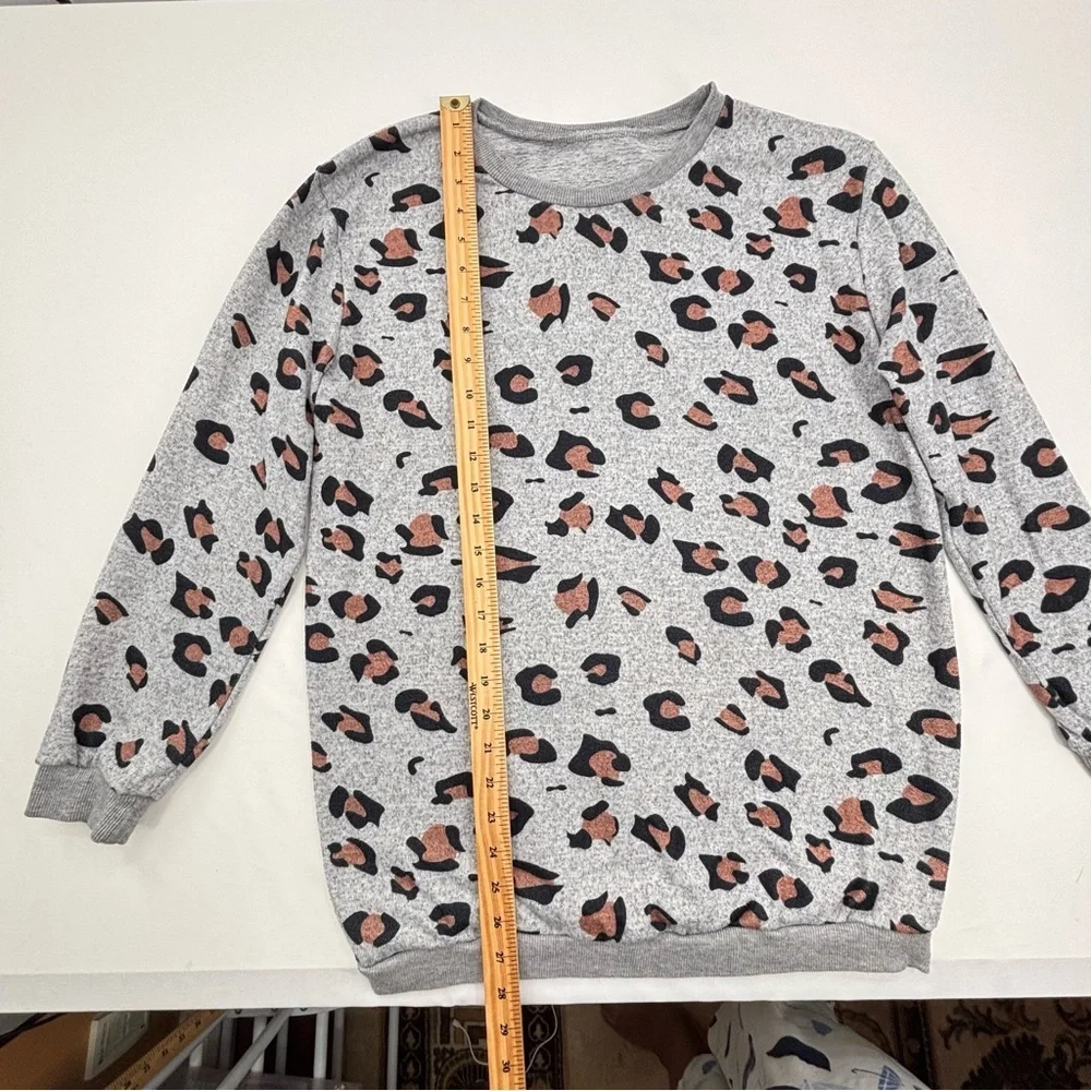 Women’s Leopard Pullover in Grey with Black and Brown spots in Size Large - Picture 3 of 8